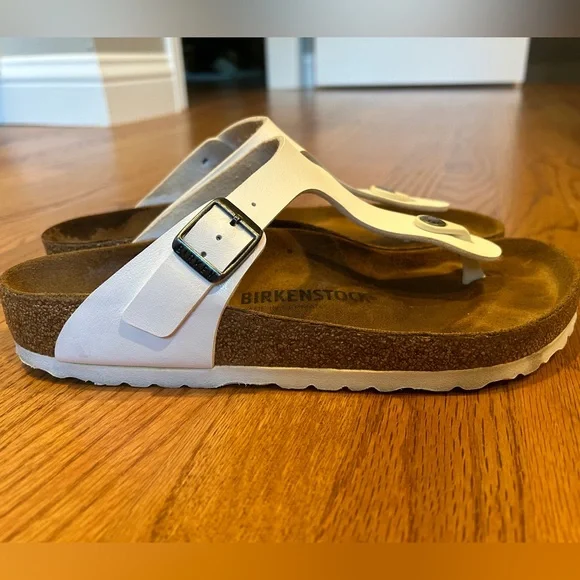 Birkenstock Gizeh Sandals - Picture 2 of 3